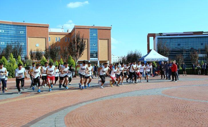 Üniversite de Cumhuriyet Koşusu Yapıldı G1