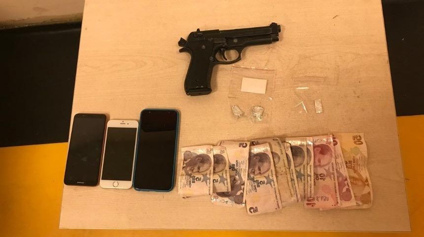 Uyuşturucu tacirleri polisten kaçamadı
