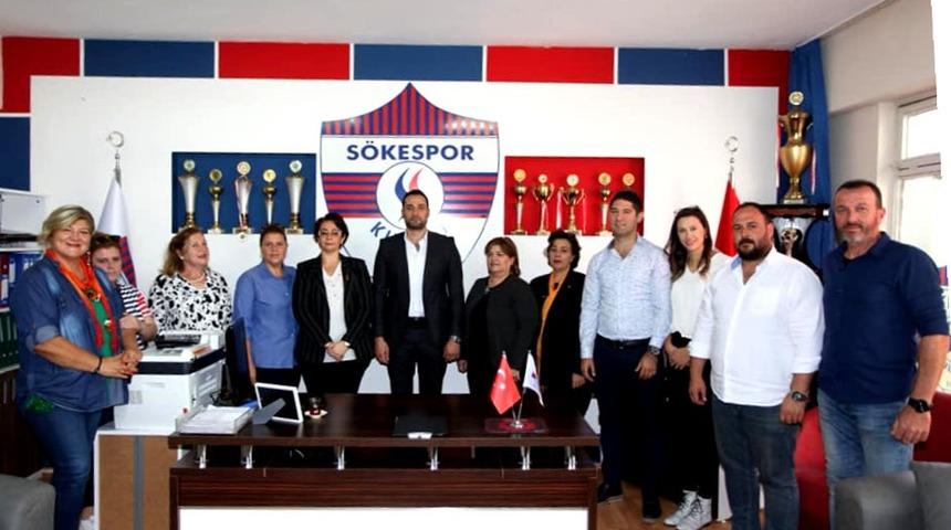 S&ouml;kespor ve TKB trib&uuml;nlerde cinsel ayrımcılık ve k&uuml;fre savaş a&ccedil;tı