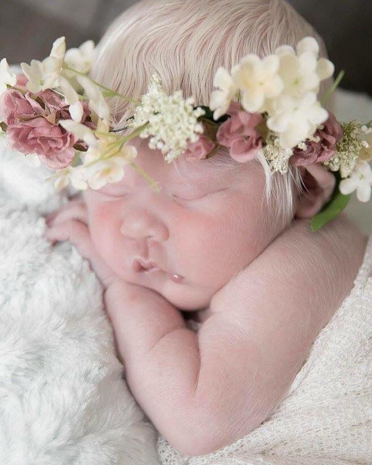 Esmer çift, beyaz tenli ve sarı saçlı bebeklerini görünce şoke oldular! G2