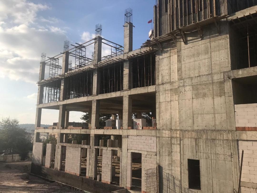 Kandıra&rsquo;daki yeni belediye binası hızla y&uuml;kseliyor