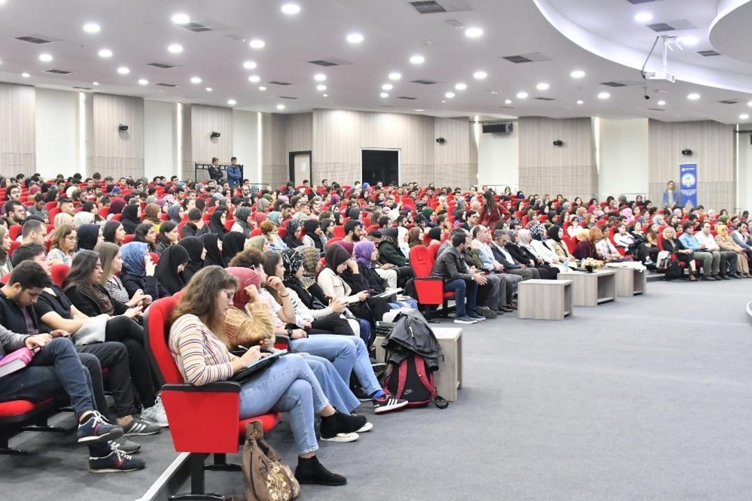 SA&Uuml;&rsquo;de &lsquo;G&uuml;n&uuml;m&uuml;z Ailesi: Sorunlar ve &Ccedil;&ouml;z&uuml;m &Ouml;nerileri&rsquo; konuşuldu