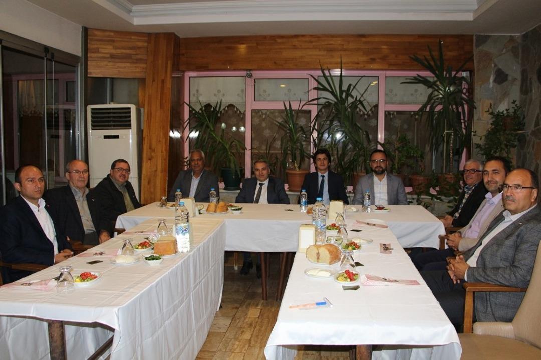 Tayini &ccedil;ıkan başhekim i&ccedil;in veda yemeği d&uuml;zenlendi