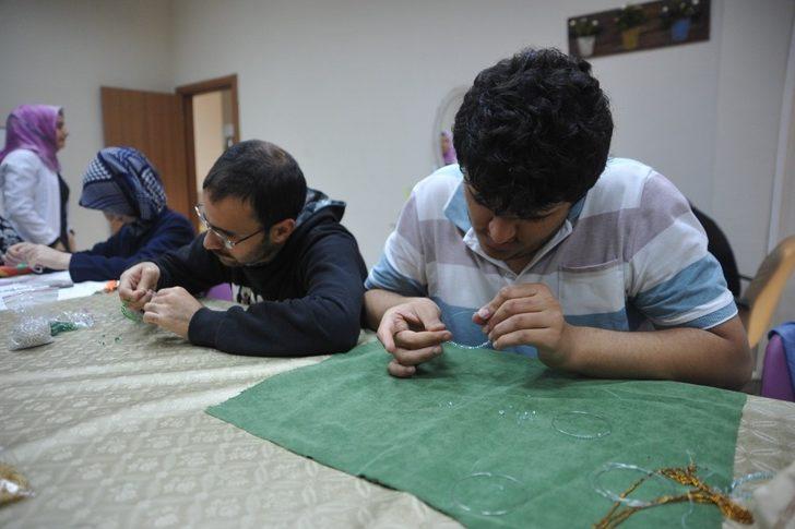 Engelli vatandaşlar hem öğrenecek hem de para kazanacak G1