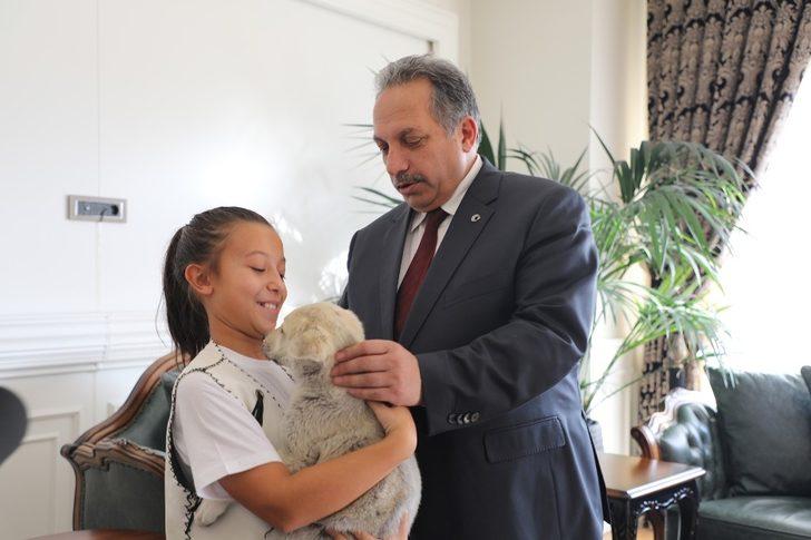 Pati Köyü’nün muhtarı yeleğini giydi G1