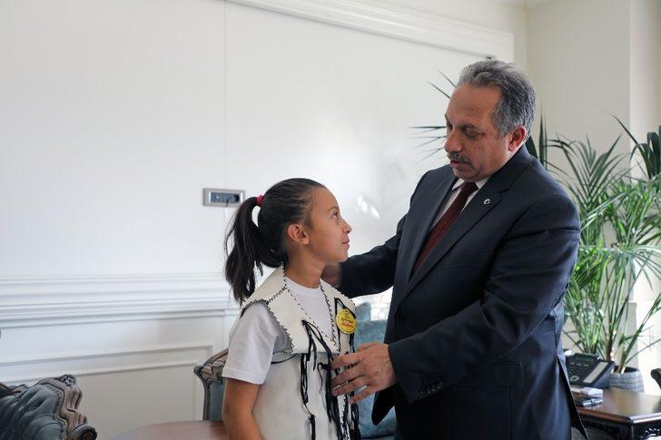 Pati Köyü’nün muhtarı yeleğini giydi G3