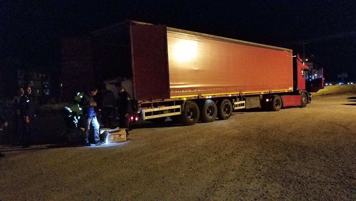 K&uuml;tahya'da, TIR'da 95 şişe ka&ccedil;ak i&ccedil;ki ele ge&ccedil;irildi