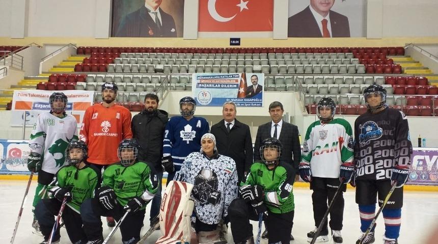 İranlı Buz Hokeyciler Erzurum’da kamp yaptı