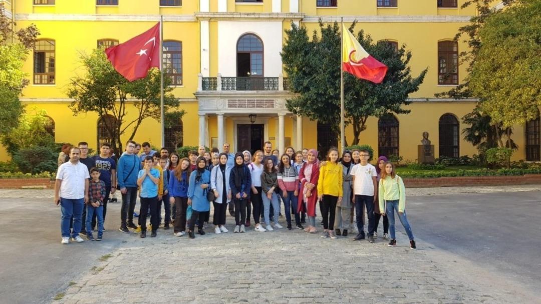 Kaynarca&rsquo;da derece yapan &ouml;ğrenciler i&ccedil;in İstanbul&rsquo;a gezi d&uuml;zenlendi