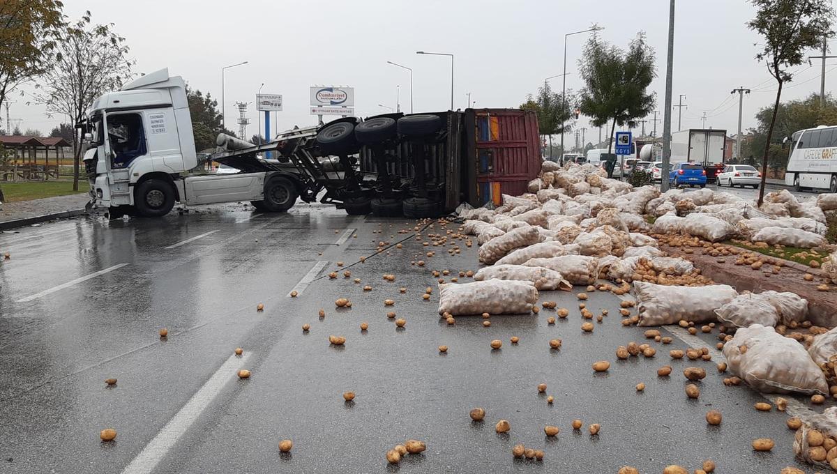 Afyonkarahisar'daki kazalarda 6 kişi yaralandı