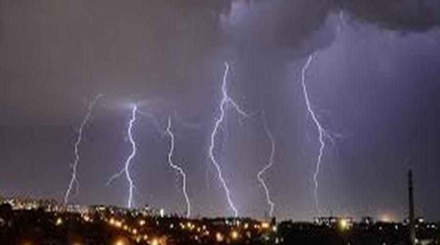 Hindistan'da yıldırım çarpması nedeniyle 10 kişi öldü