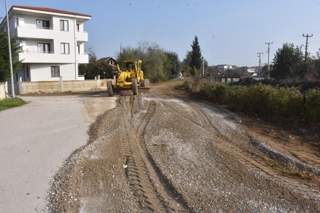Kış ayları &ouml;ncesi yol iyileştirmeleri devam ediyor