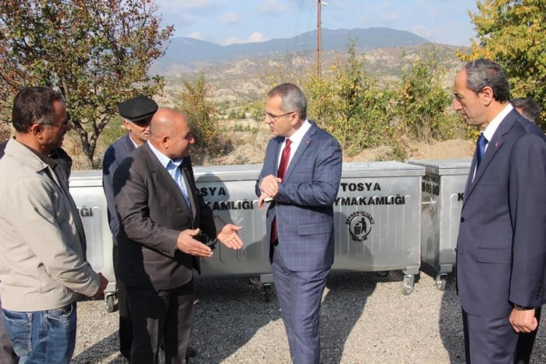 Tosya Kaymakamlığından K&ouml;sen k&ouml;y&uuml;ne &ccedil;&ouml;p konteyneri