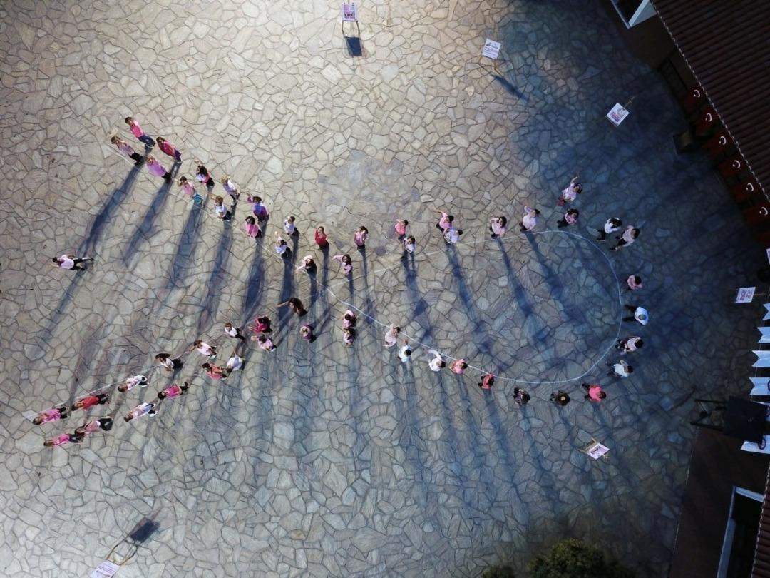 Meme Kanserine zumba yaparak dikkat &ccedil;ektiler