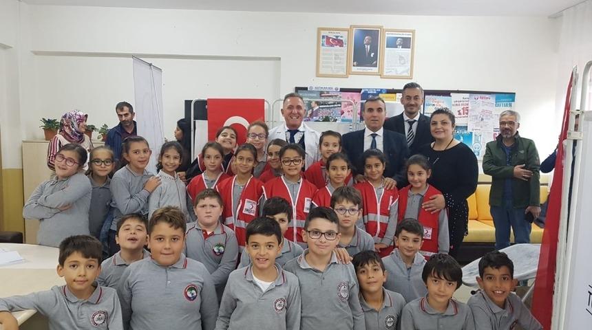 Okuldaki kan bağışına velilerden yoğun ilgi