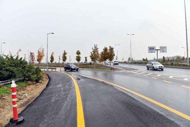 Zırhlı birlikler kavşağı altındaki yol trafiğe açıldı