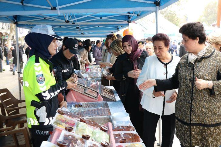 Polis Eşleri Derneğinden öğrenciler yararına kermes G1