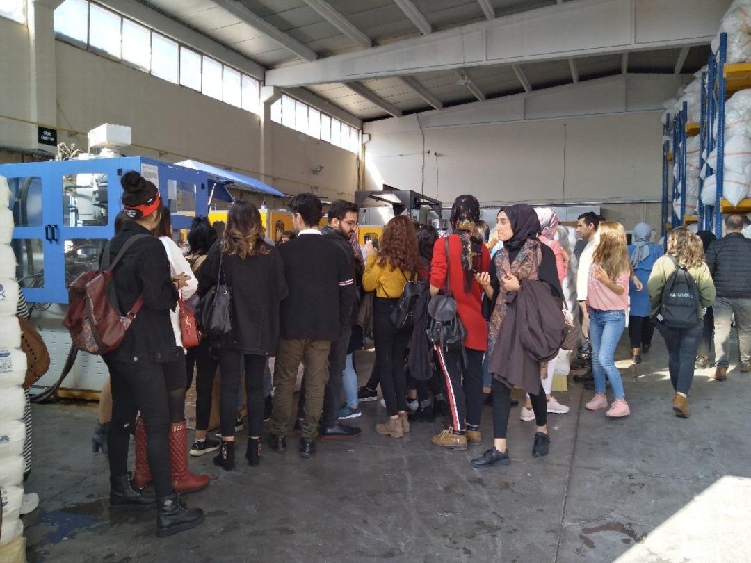 D&Uuml; &ouml;ğrencilerinden kozmetik fabrikasına teknik gezi
