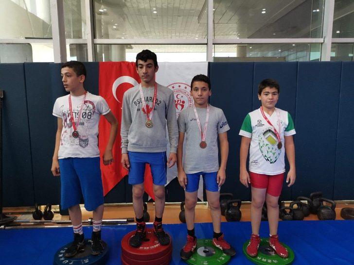 Meram Belediyespor Cumhuriyet turnuvasında şampiyon G3