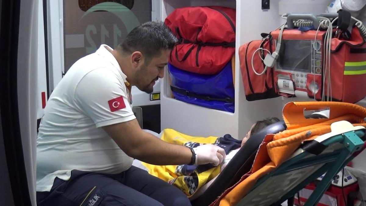 Karab&uuml;k'te i&ccedil;inizi ısıtacak olay... 112 g&ouml;revlisi minik Azra&rsquo;yı montuyla &ouml;rtt&uuml;