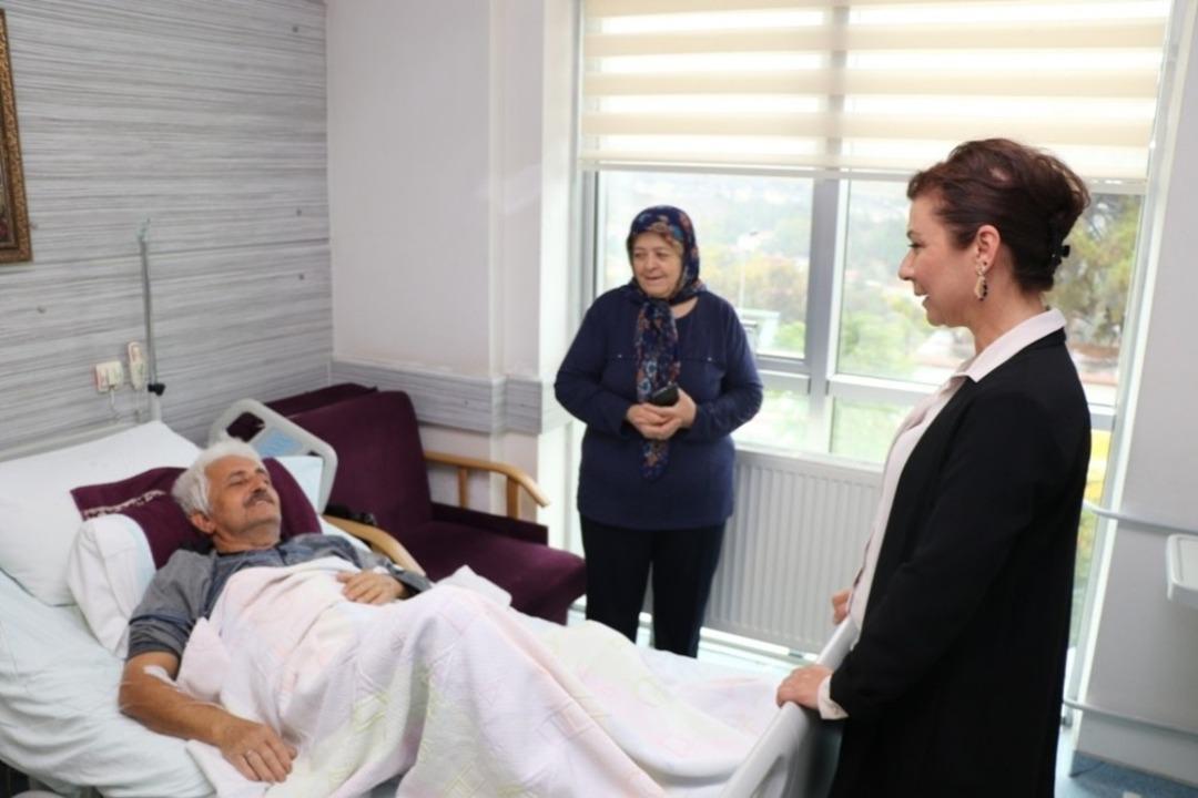Başkan K&ouml;se hastaları ziyaret ederek moral verdi
