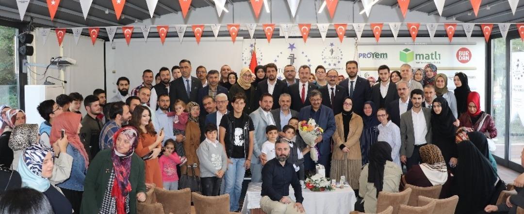 Edebiyat&ccedil;ı Hayati İnan&ccedil; izdihamı