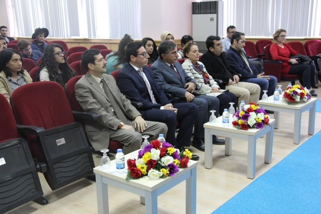 &ldquo;İki Savaş Arası D&ouml;nemde Kurulan Cumhuriyetler ve T&uuml;rkiye&rdquo; konulu konferans d&uuml;zenlendi