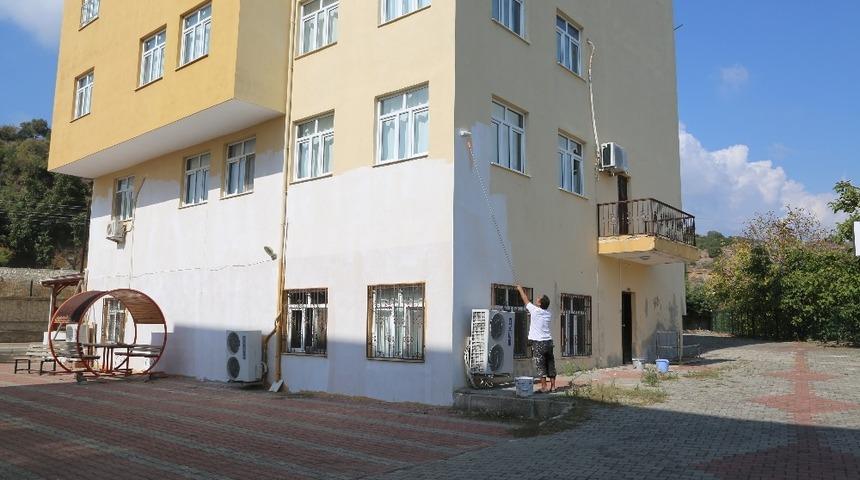 Erdemli Belediyesi cami ve okullara desteğini sürdürüyor