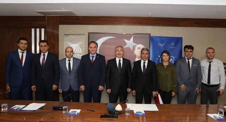 Mardin tarihi dokusuna uygun Kent Meydanına kavuşuyor G1