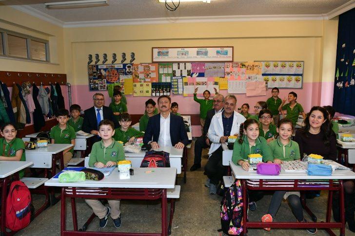 Başkan Bahadır, kumbara dağıtarak tasarrufa dikkat çekti G2