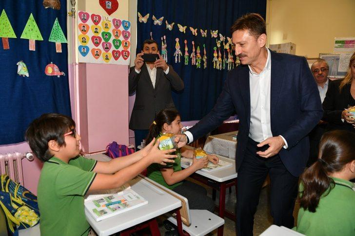 Başkan Bahadır, kumbara dağıtarak tasarrufa dikkat çekti G3