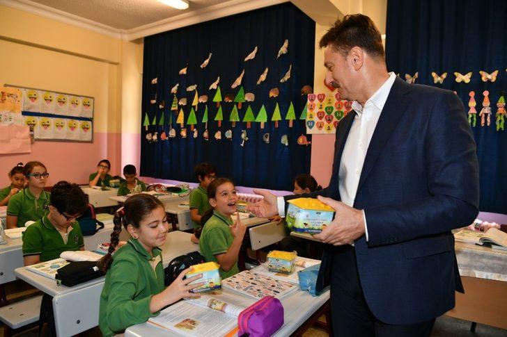 Başkan Bahadır, kumbara dağıtarak tasarrufa dikkat çekti G4