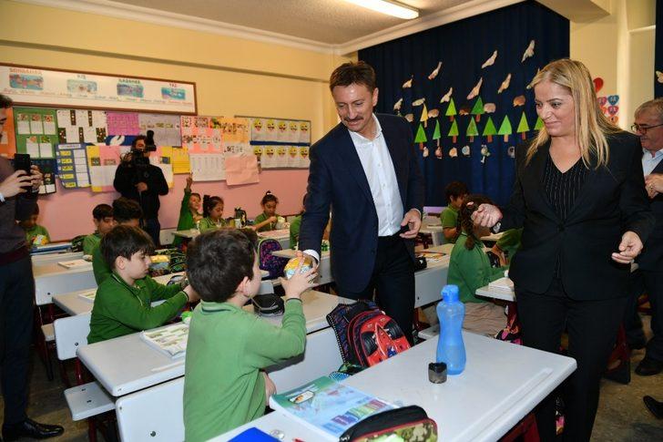 Başkan Bahadır, kumbara dağıtarak tasarrufa dikkat çekti G5