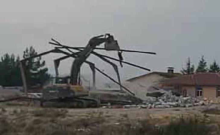 İşçi çıktığı duvar yıkılınca enkaz altında kaldı G4