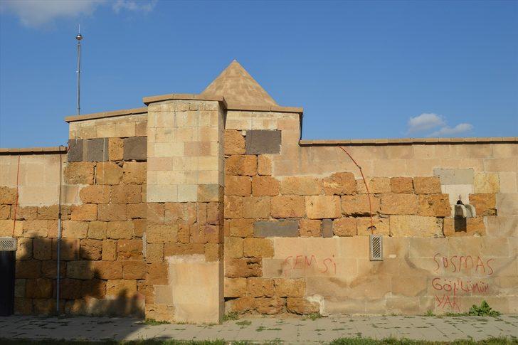 Afyonkarahisar'ın en büyük kervansarayı: İshaklı G5