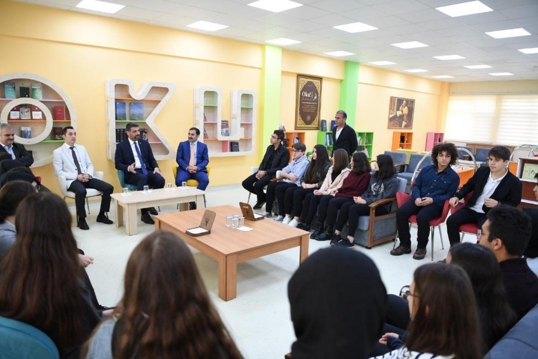 Başkan Kocaman, &ouml;ğrencilerle bir araya geldi