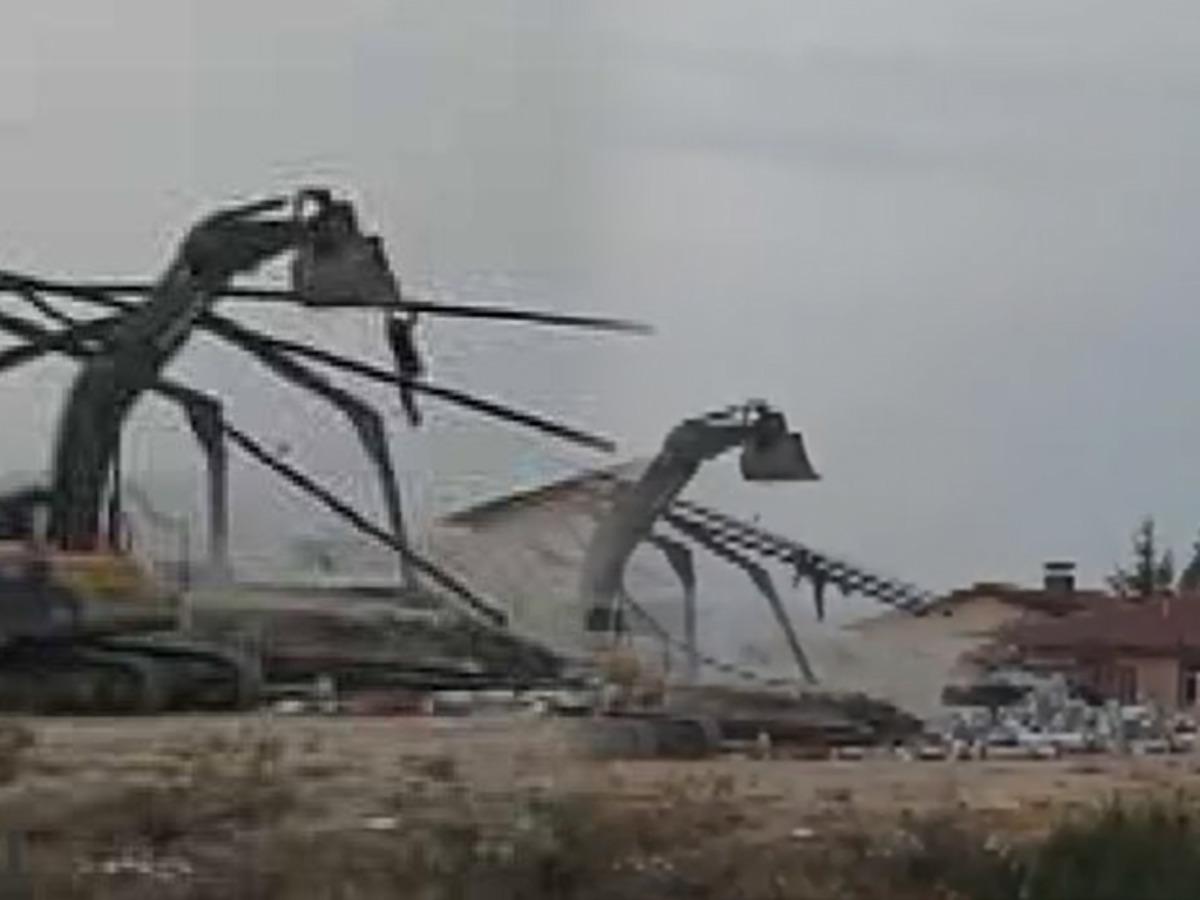 İş&ccedil;i &ccedil;ıktığı duvar yıkılınca enkaz altında kaldı