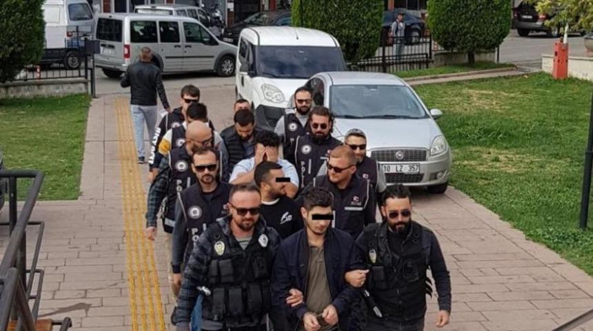 Barmen g&ouml;&ccedil;men ka&ccedil;ak&ccedil;ısı &ccedil;ıktı