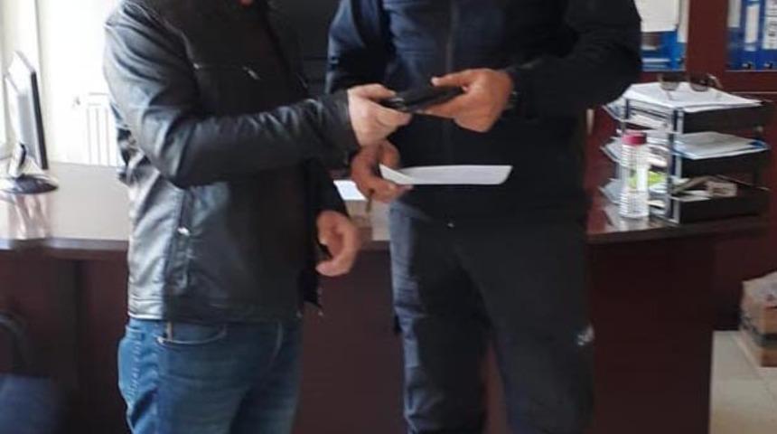 Bulduğu para dolu c&uuml;zdanı sahibine ulaştırdı