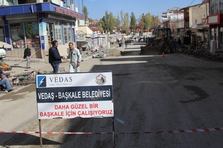 Başkale Belediyesinden kaldırım çalışması G5
