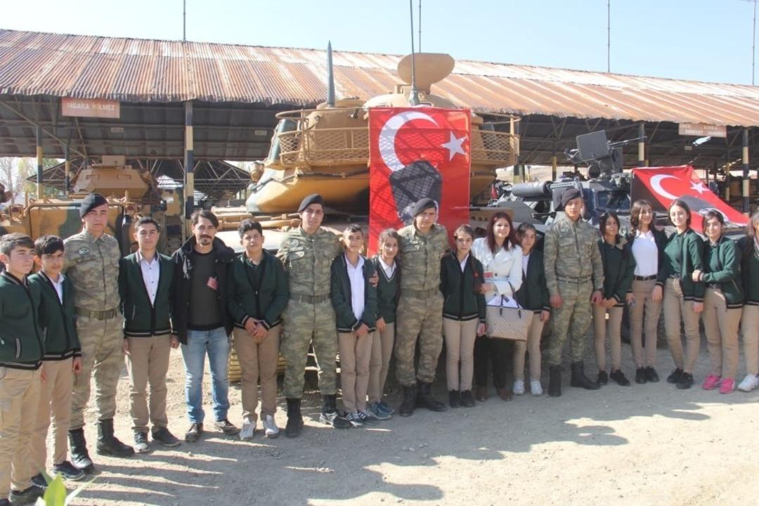 Mehmet&ccedil;ik, İran sınırındaki &ouml;ğrencileri misafir etti