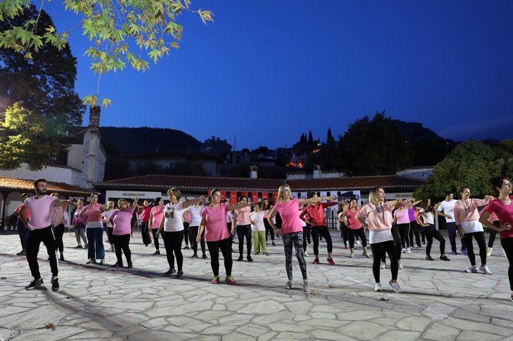 Meme Kanserine ‘Zumba’ yaparak dikkat çektiler G4