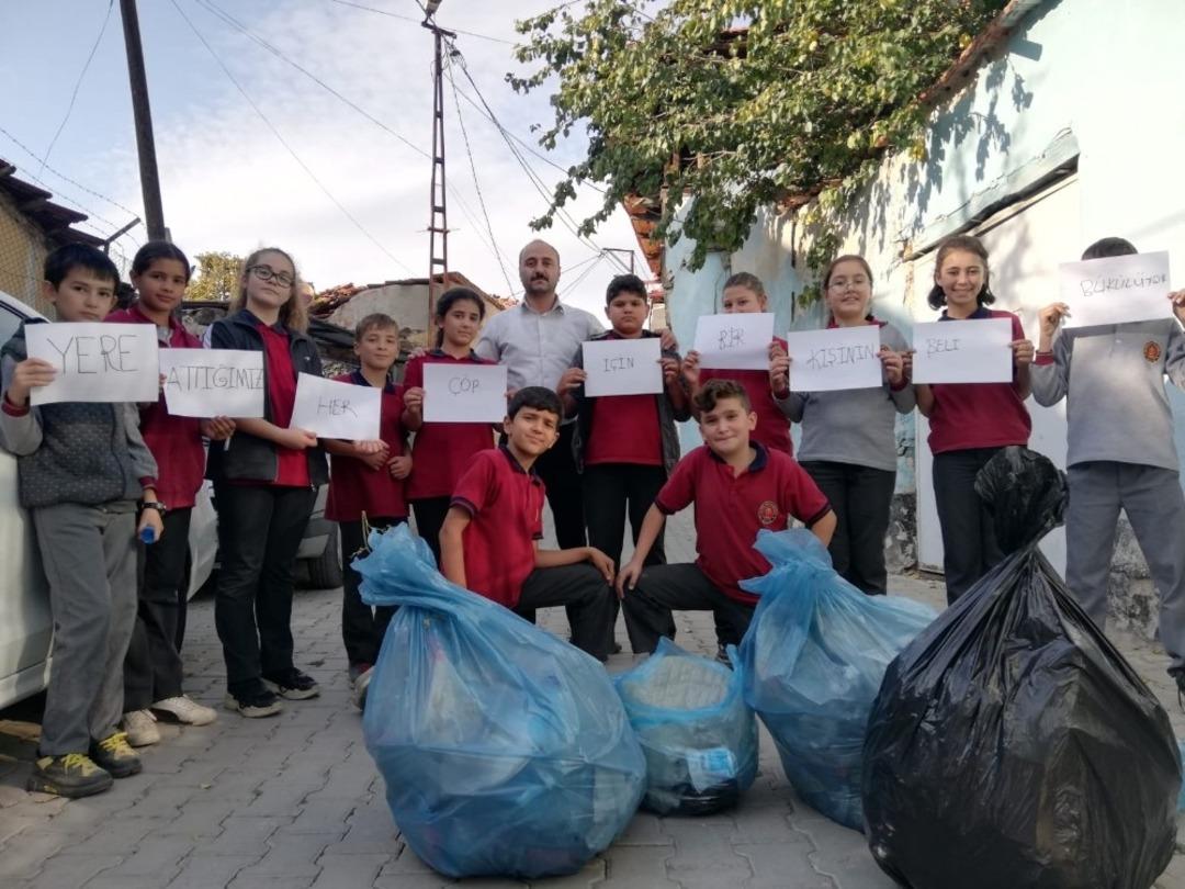 Ortaokul &ouml;ğrencilerinden &ouml;rnek davranış