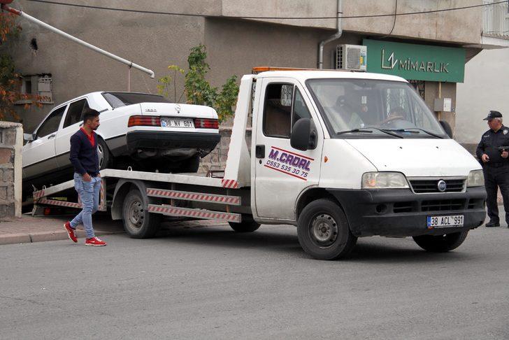 Pompalıyla icra görevlilerine direndi, Emniyet Müdürü ikna etti G4
