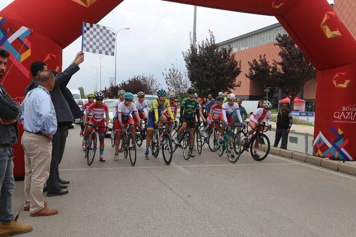 Dünya İşitme Engelliler Bisiklet Şampiyonası yol yarışmasıyla devam etti G2