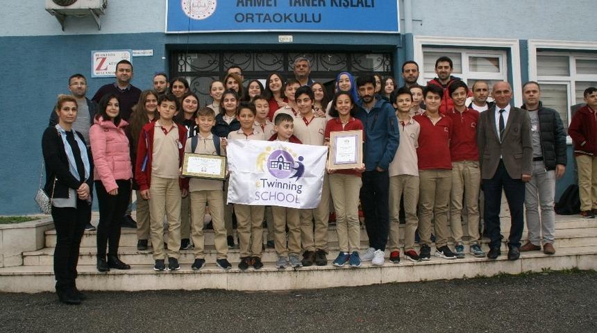 Devrek Ahmet Taner Kışlalı Ortaokulu&rsquo;na Avrupa &ouml;d&uuml;l&uuml;