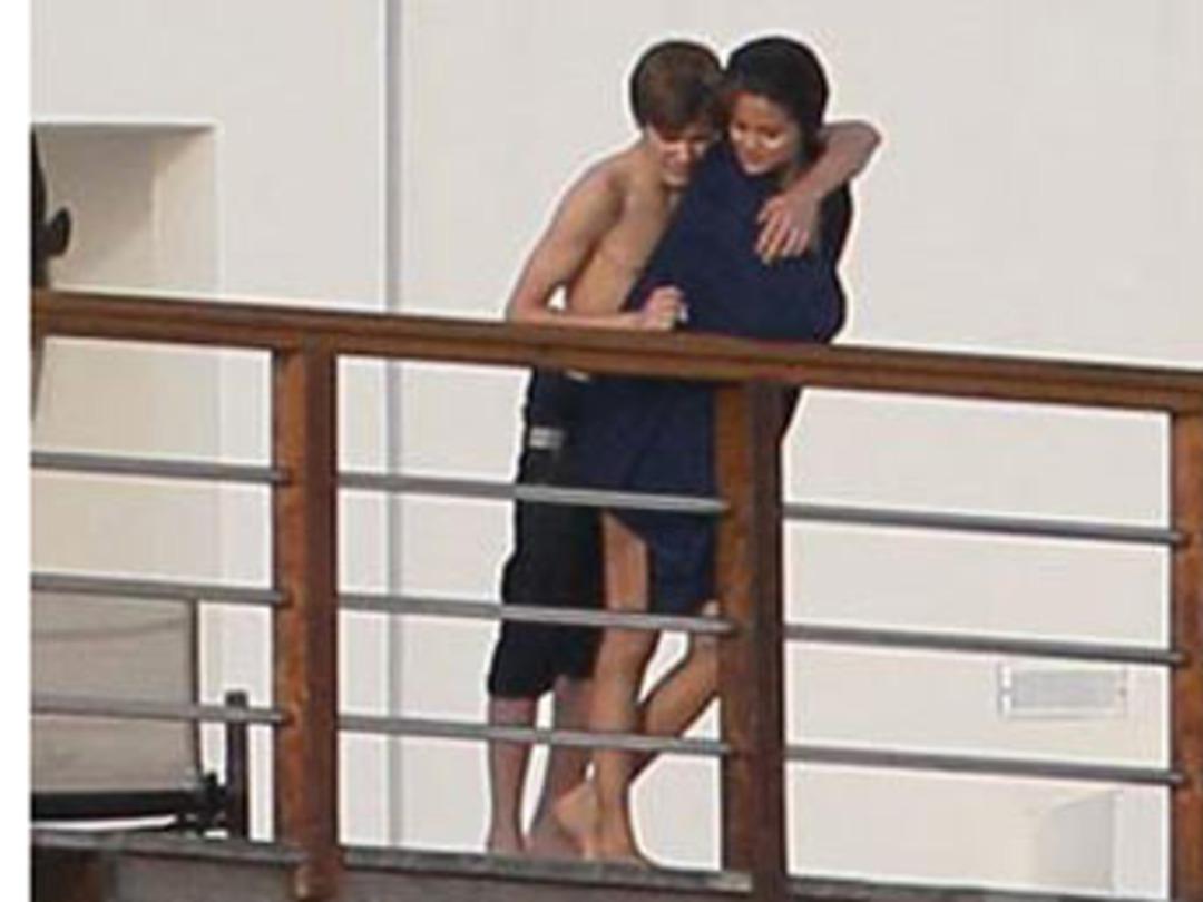 Justin'e 18'lik sevgili