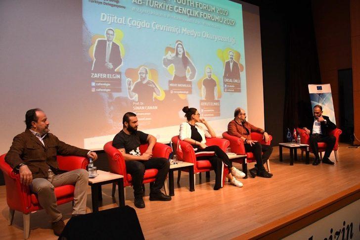 ‘Çevrimiçi Gençlik-Dijital Çağda Medya Okuryazarlığı Forumu’ düzenlendi G2