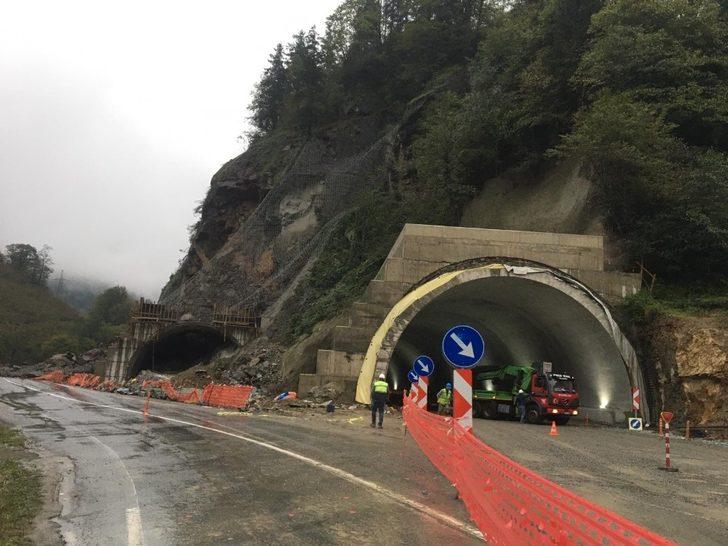 Uzungöl yolunda heyelan G1