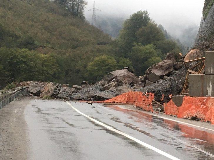 Uzungöl yolunda heyelan G2